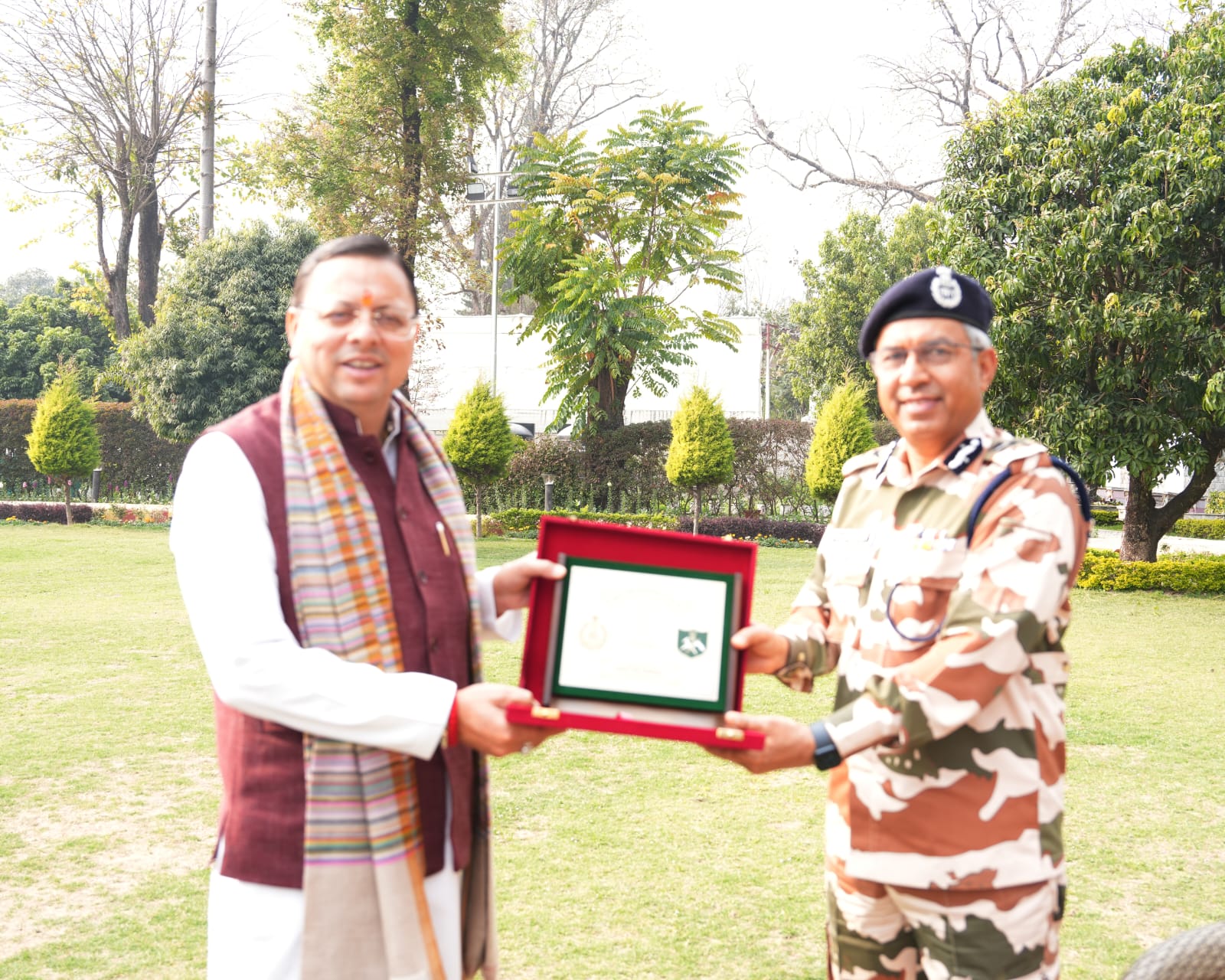 सीएम धामी से ITBP DG शत्रुजीत कपूर की शिष्टाचार भेंट, सीमांत क्षेत्रों में सुरक्षा और विकास पर चर्चा